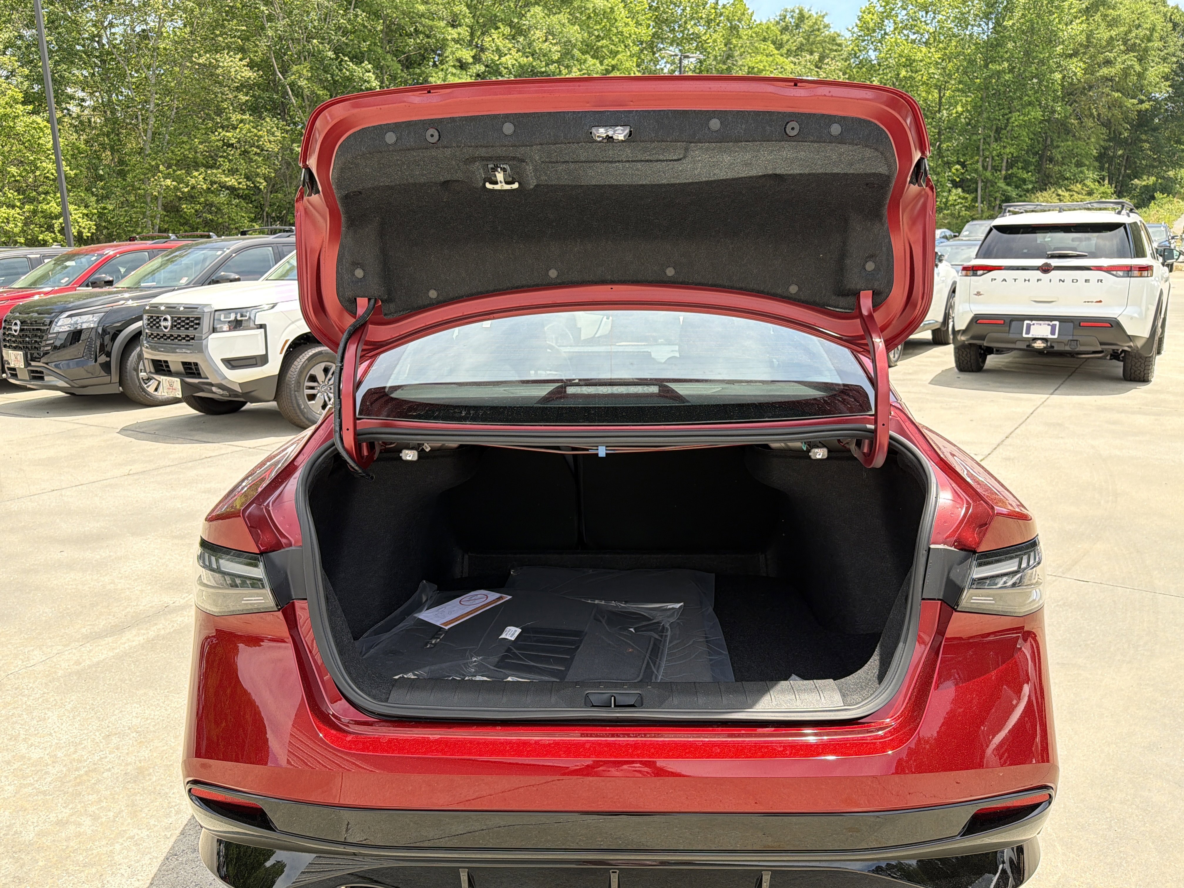 New 2026 Scarlet Ember Tintcoat Nissan SR image 19