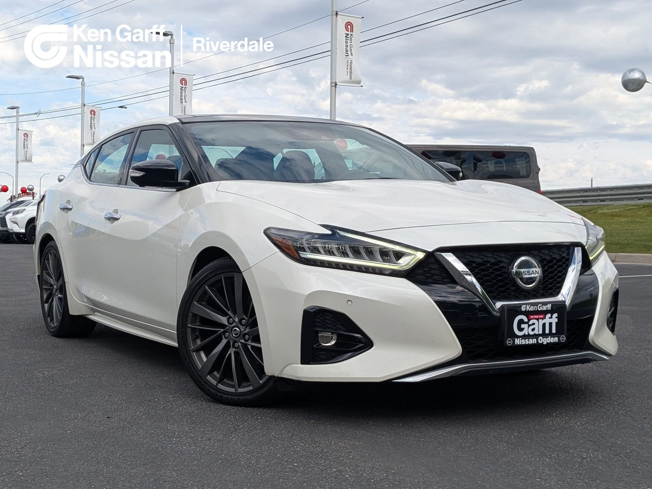 2019 Nissan Maxima Platinum's photo