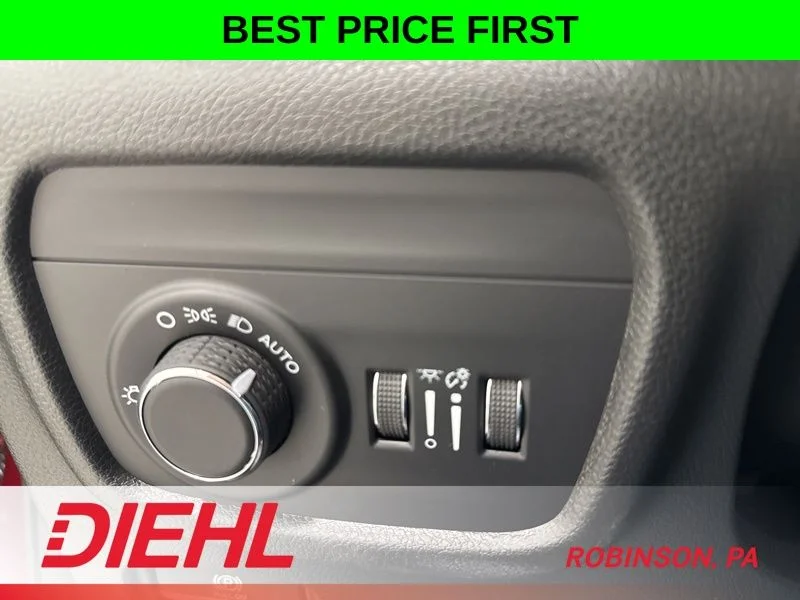 New 2026 Velvet Red Pearl-Coat Exterior Paint Jeep Laredo image 25