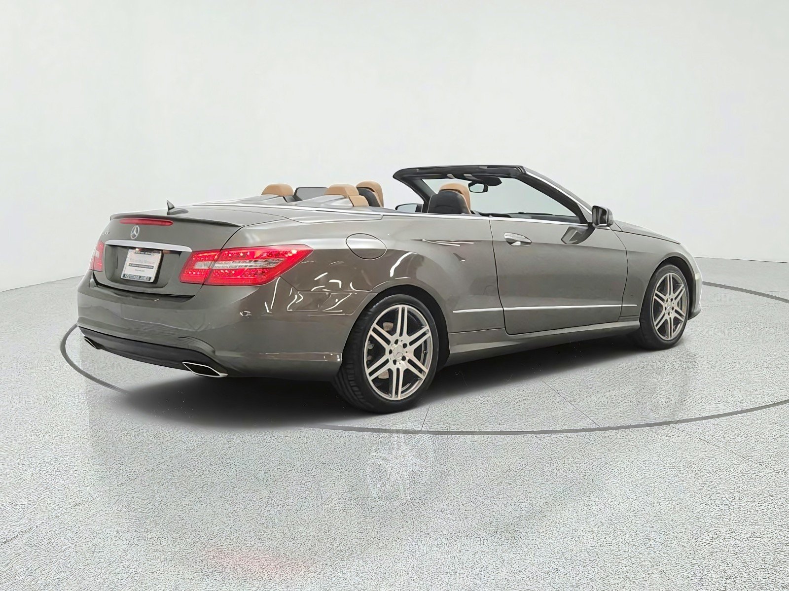 Used 2011 Olivine Grey Mercedes-Benz 2dr Cabriolet E 550 RWD image 5