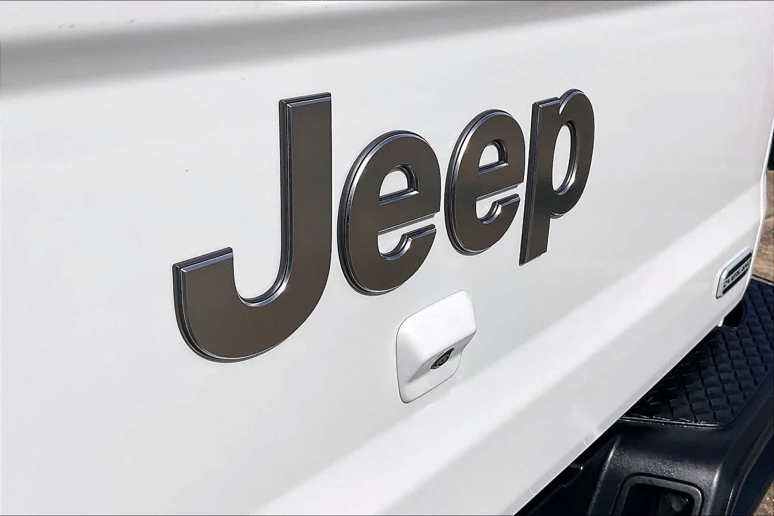 Used 2020 Bright White Clear Coat Jeep Overland image 29