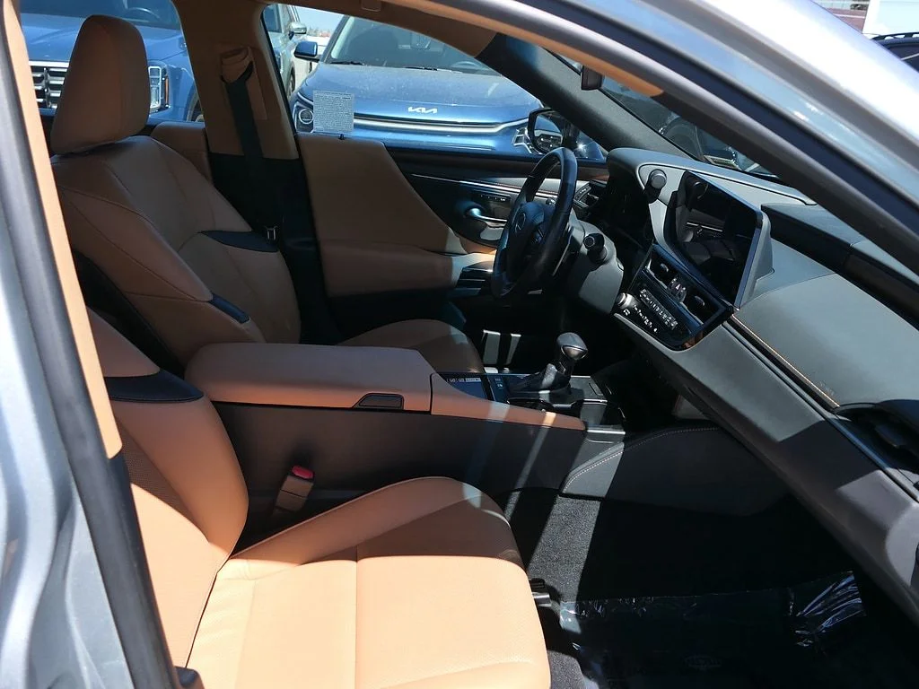Used 2023 Silver Lexus 300h image 29