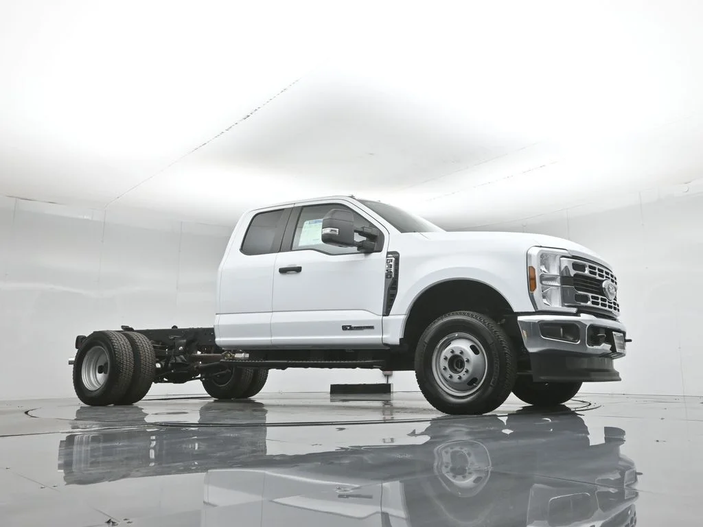 New 2025 White Ford XL image 3