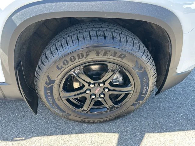 Used 2021 White GMC AT4 image 8