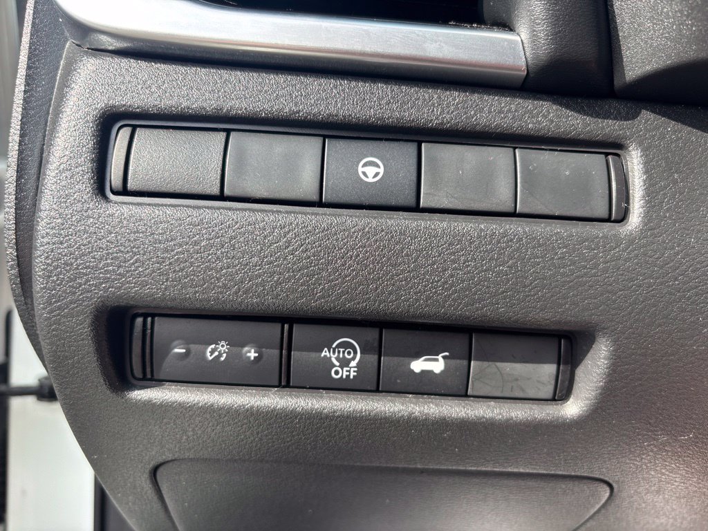 Used 2023 White Nissan SL image 22