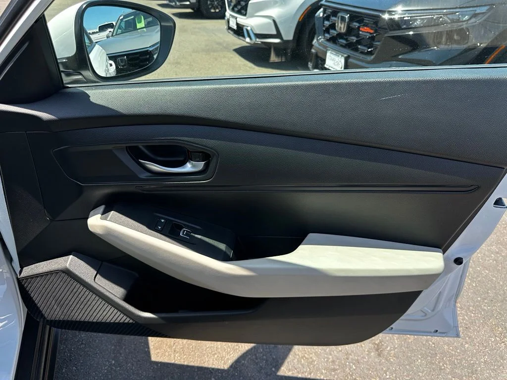 Used 2024  Honda LX image 15