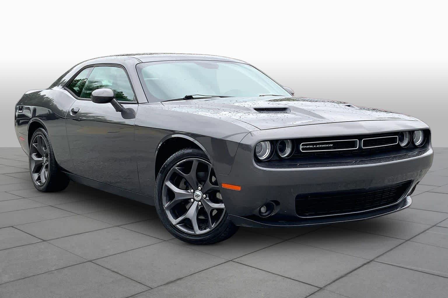 Used 2018 Granite Pearlcoat Dodge SXT Plus image 3