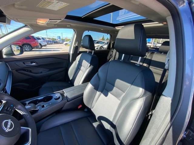 Used 2023 Gun Metallic Nissan SV image 7