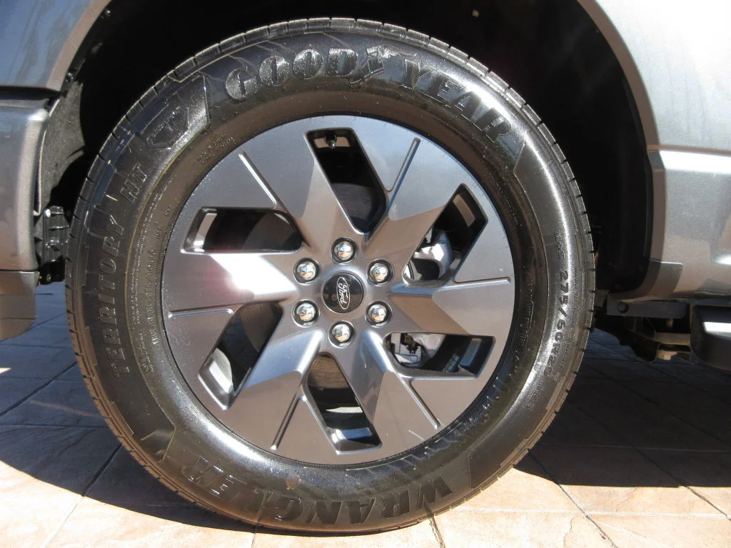 Certified Used 2025 Carbonized Gray Metallic Ford Flash image 9