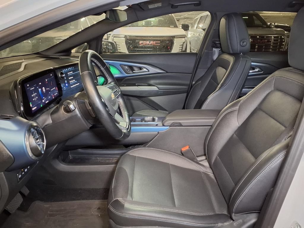 Used 2024 Iridescent Pearl Tricoat Chevrolet 2LT image 15