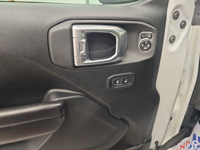 Used 2021 Bright White Clearcoat Jeep Unlimited Rubicon image 33