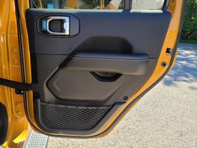 New 2026 Goldilocks Exterior Paint Jeep Sahara image 38