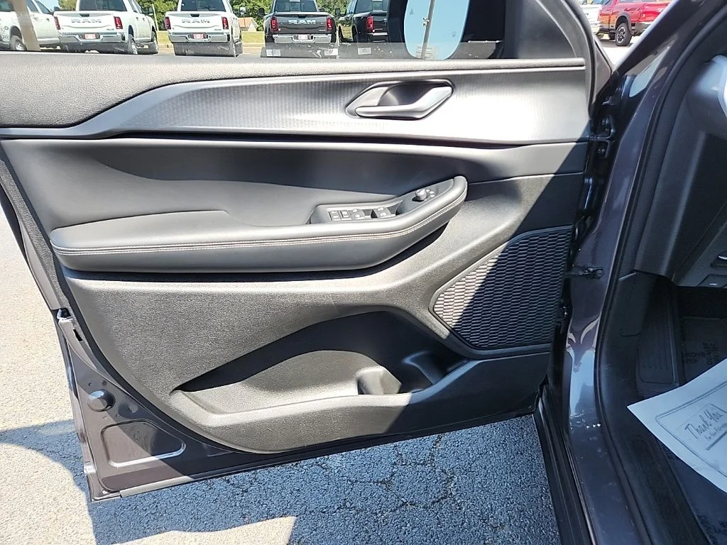 Used 2024 Gray Jeep Altitude X image 11