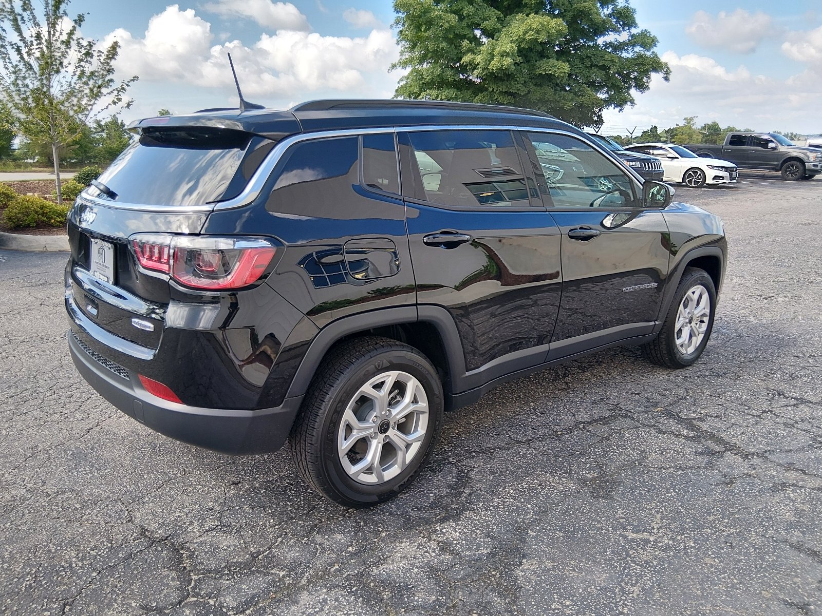 Used 2026 Diamond Black Crystal Pearl Coat Jeep Latitude image 3