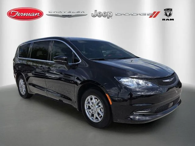 2026 Chrysler Voyager LX's photo