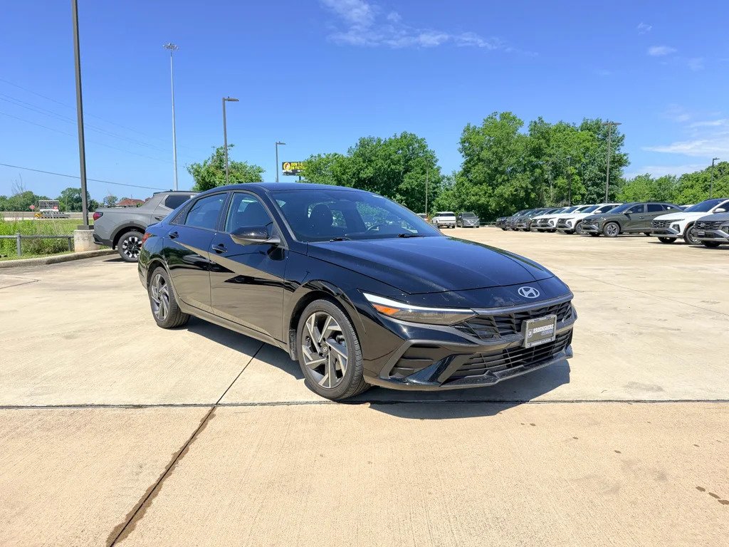 Used 2025 Abyss Black Hyundai SEL Sport image 30