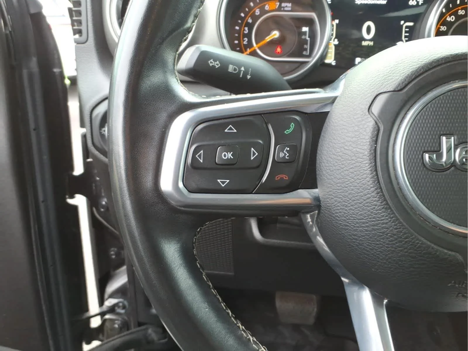 Used 2020 Granite Crystal Metallic Clearcoat Jeep Sahara image 27