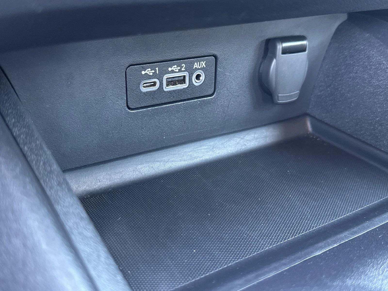Used 2025 Super Black Nissan SV image 26