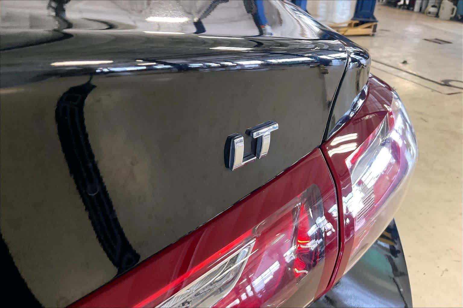 Used 2020 Mosaic Black Metallic Chevrolet LT image 9
