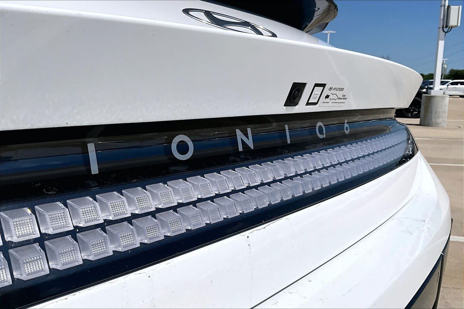 Used 2025 Serenity White Hyundai SEL image 10
