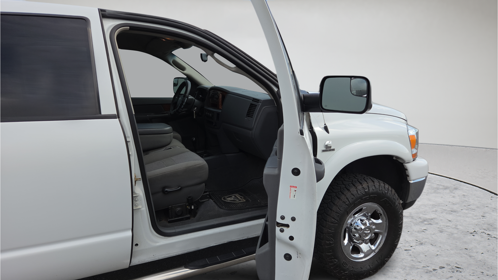 Used 2006 White Dodge SLT image 26