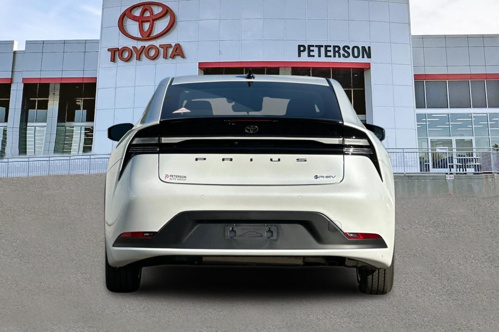 2026 Toyota Prius Plug-in Hybrid SE - Photo 5