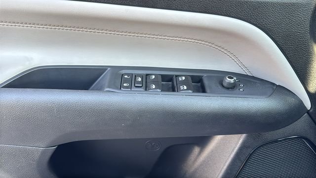 Certified Used 2025 Silver Jeep Limited image 21