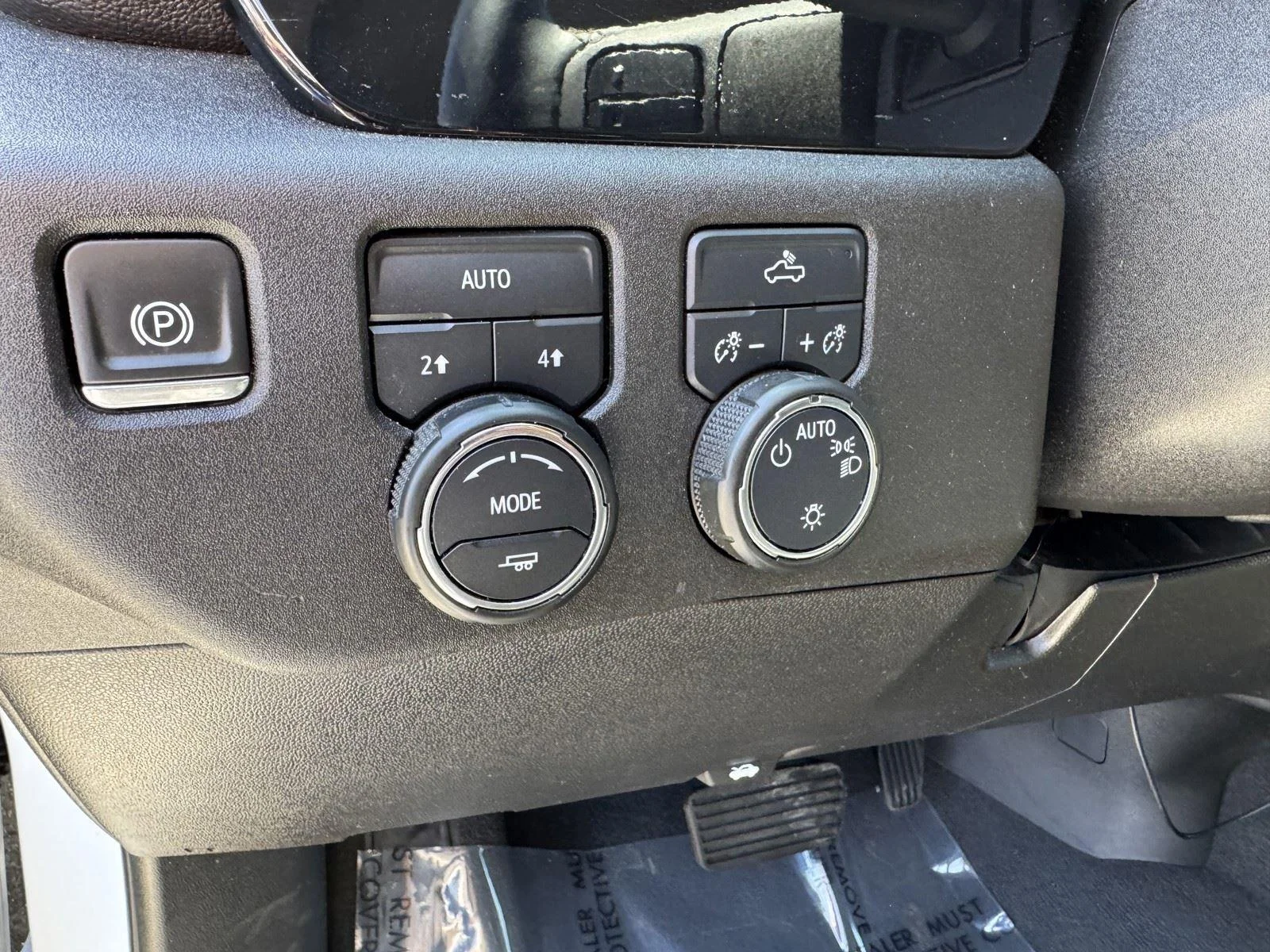 Used 2024 Summit White Chevrolet LT image 19