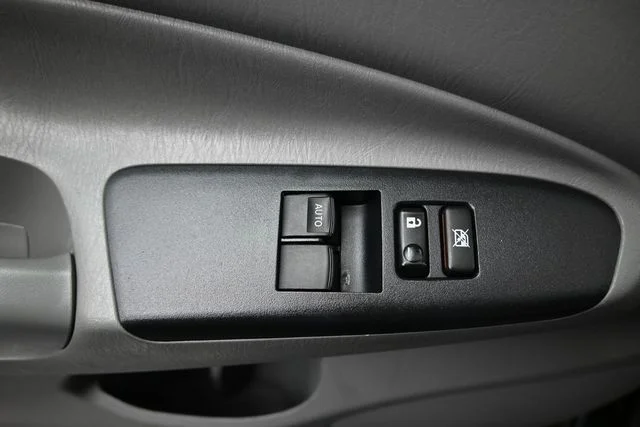 Used 2013 Black Toyota Base image 12