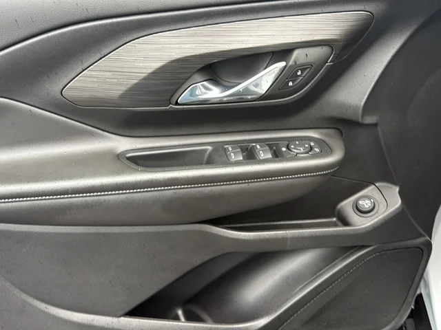 Used 2023 White GMC SLE image 30