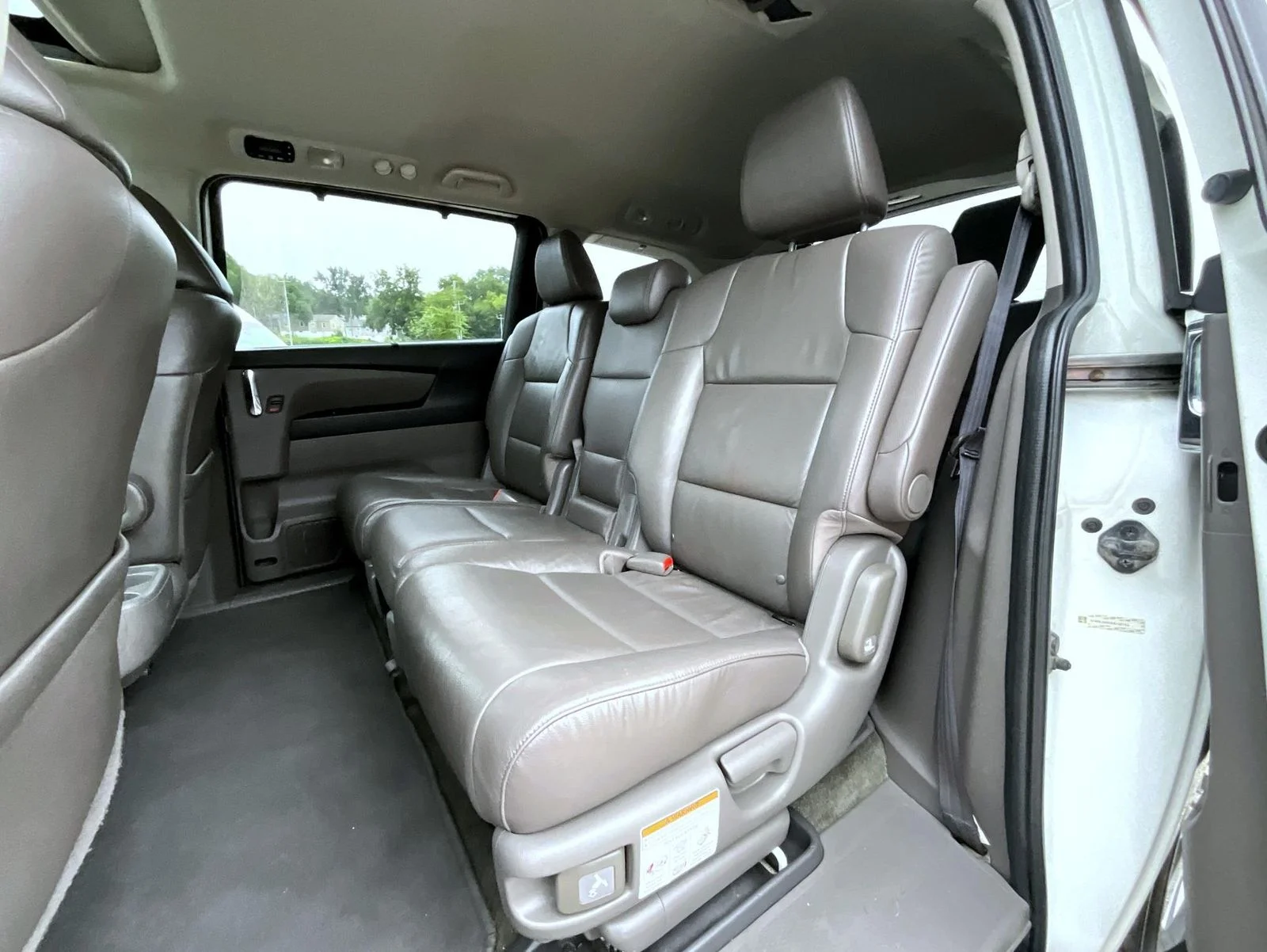 Used 2014 White Honda EX-L image 25