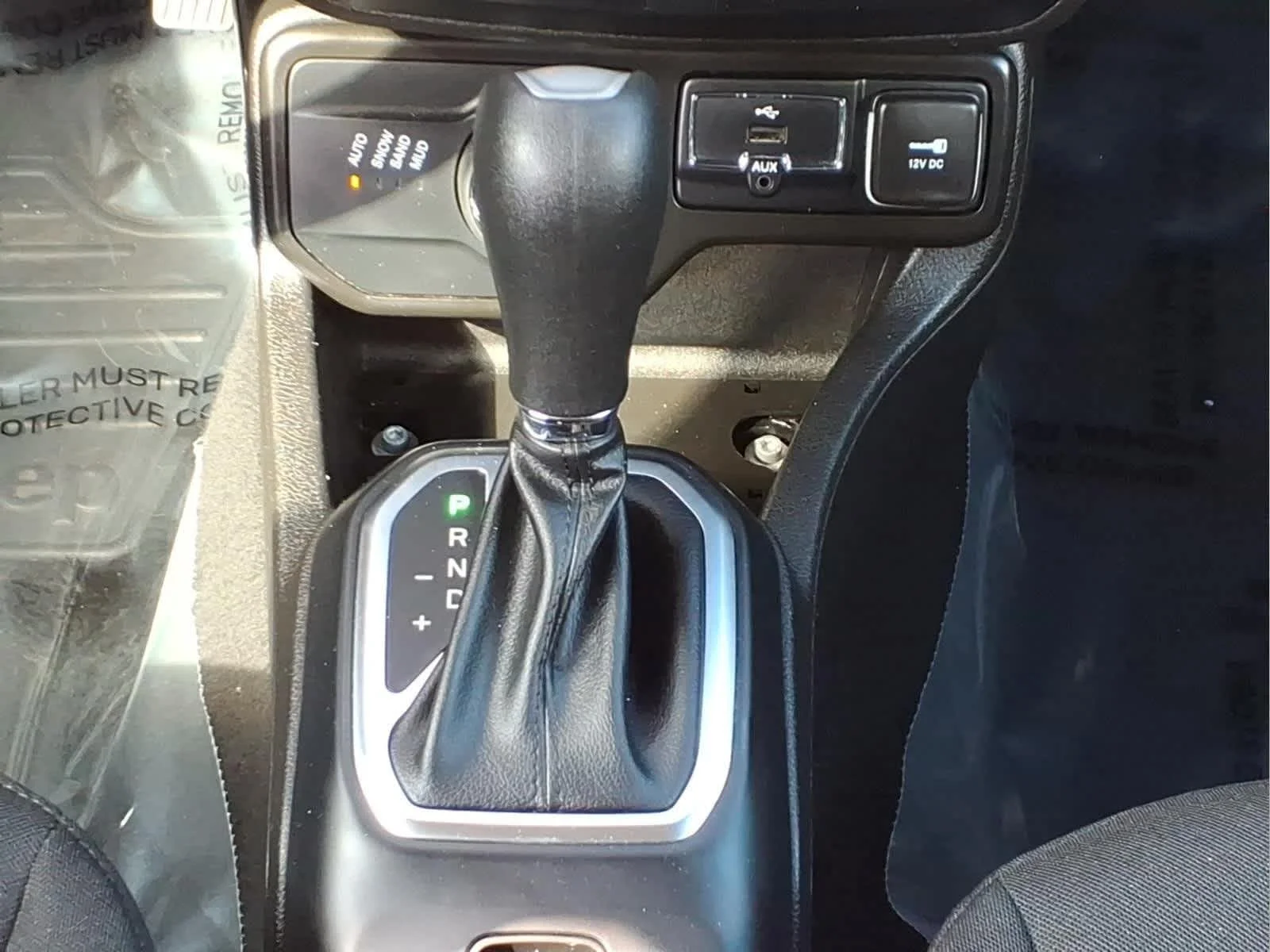 Used 2023 Black Clearcoat Jeep Latitude image 26