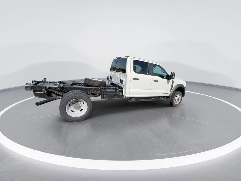 Used 2025 White Ford XL image 9