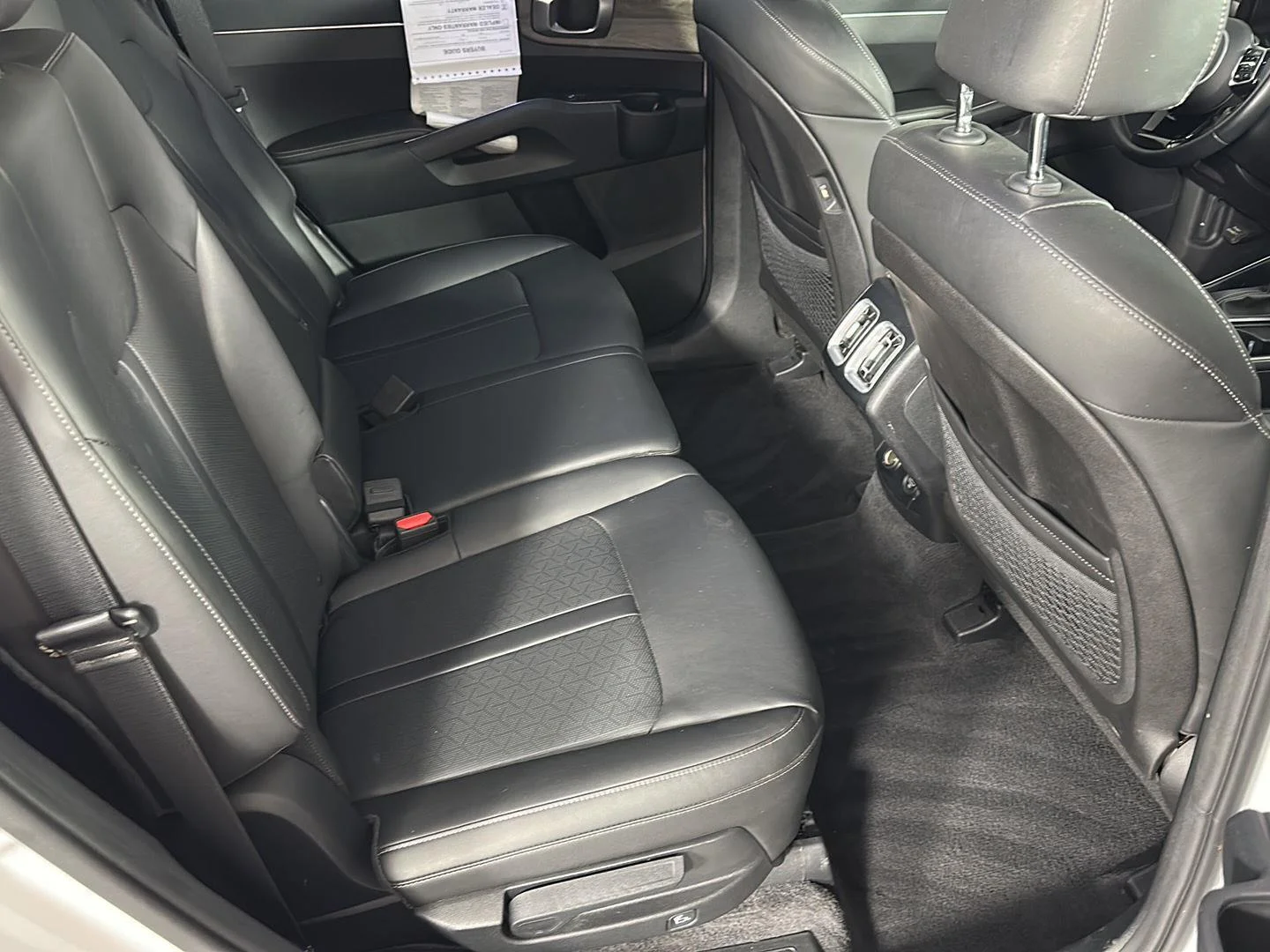Used 2022 Glacial White Pearl Kia  image 7