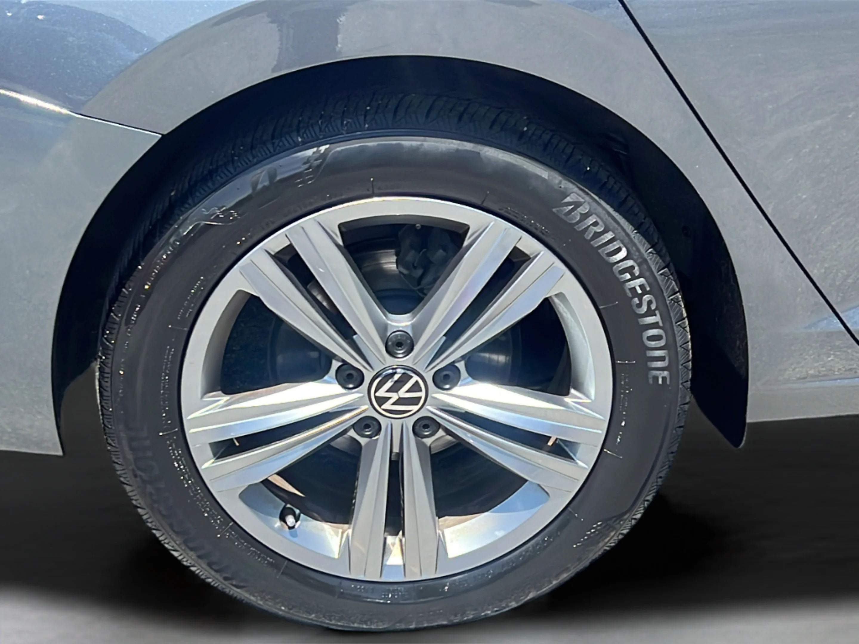 Used 2024 Platinum Gray Metallic Volkswagen SE image 26