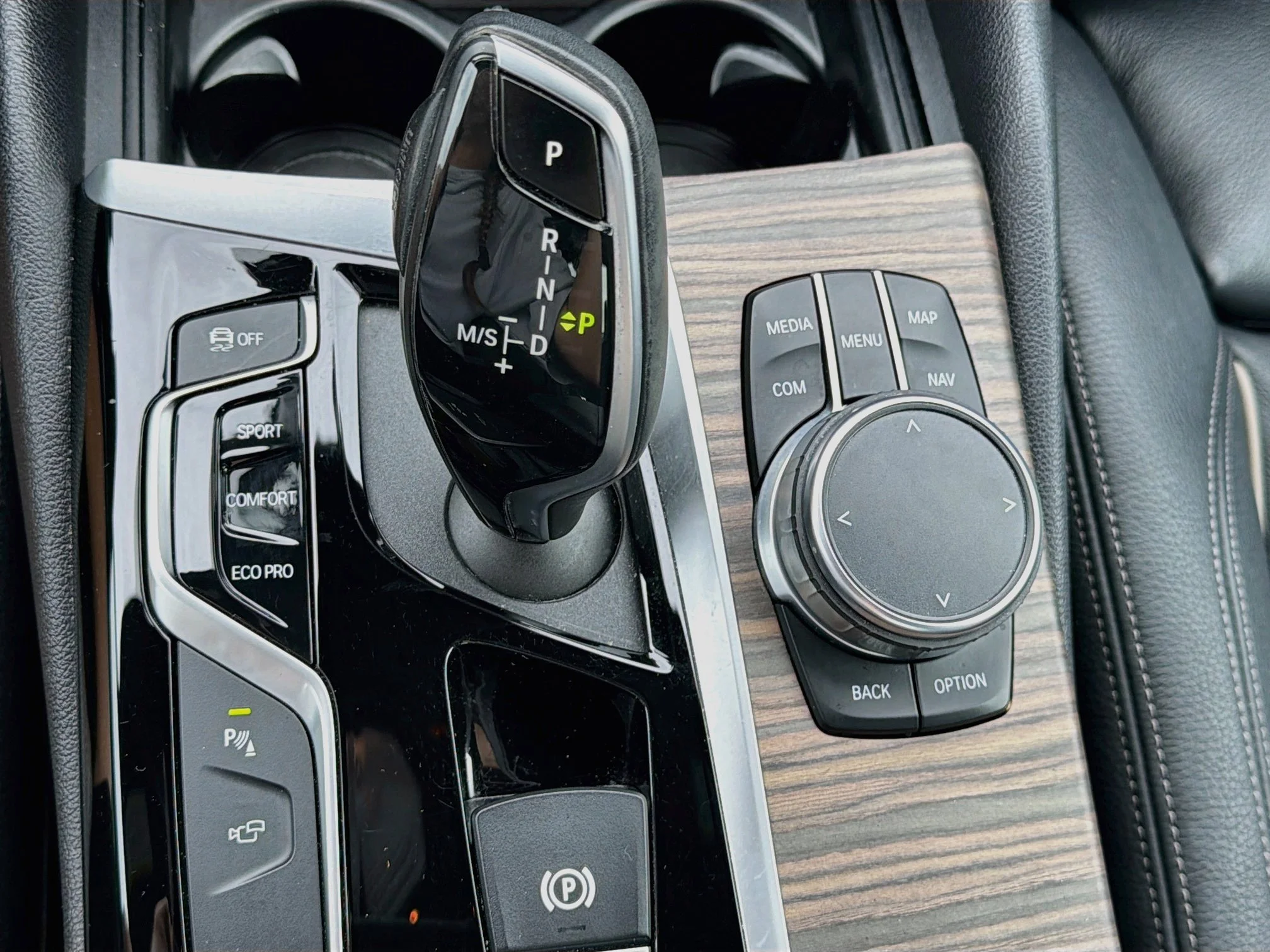 Used 2020 Black Sapphire Metallic BMW 530i image 29
