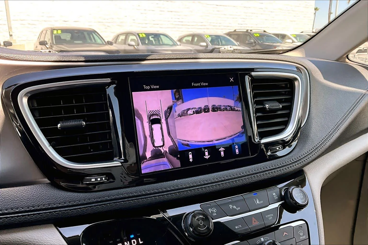Used 2018 Brilliant Black Crystal Pearlcoat Chrysler Hybrid Limited image 34