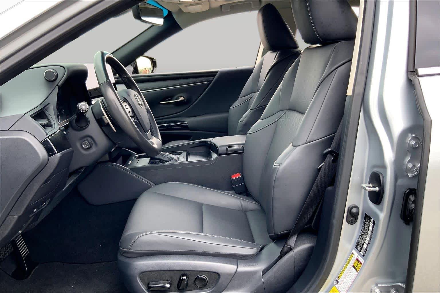 Used 2024 Iridium Lexus  image 8