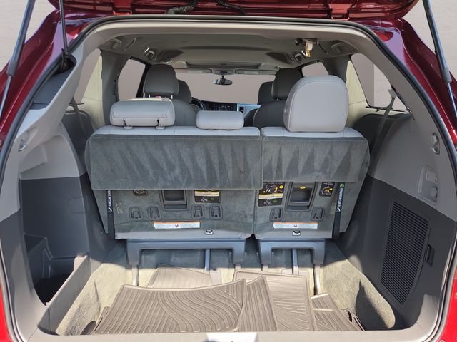Used 2017 Red Toyota XLE image 32