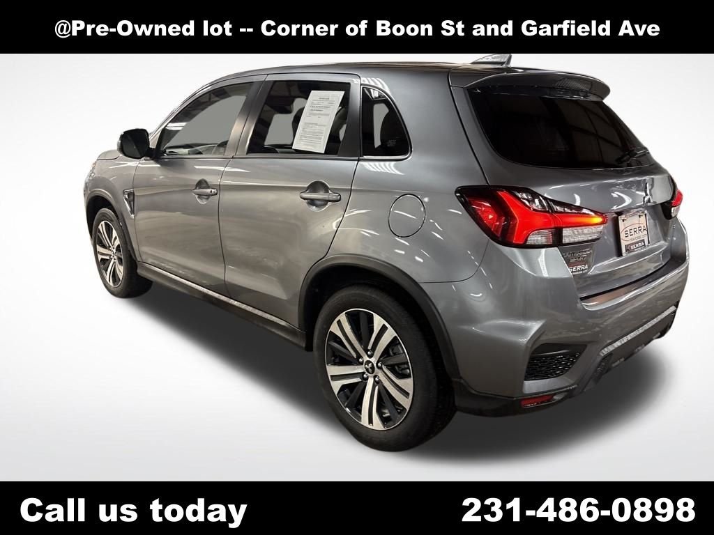 Used 2025  Mitsubishi 2.0 SE image 3