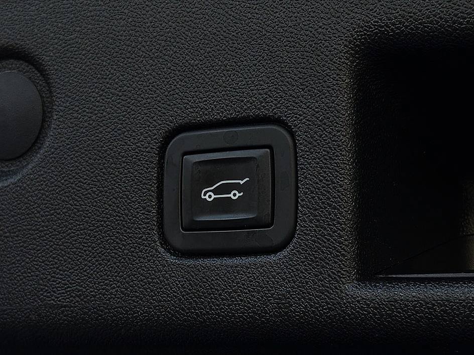Used 2019 Nightfall Gray Metallic Chevrolet Premier image 30