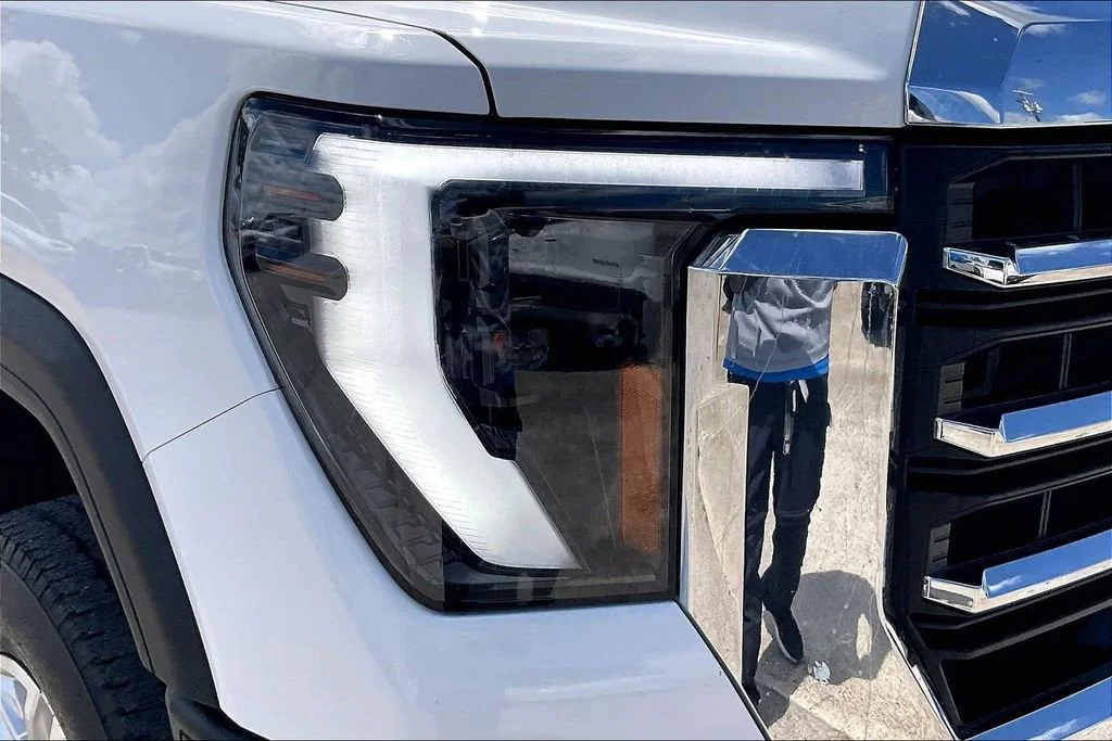 Used 2024 Summit White GMC SLE image 33
