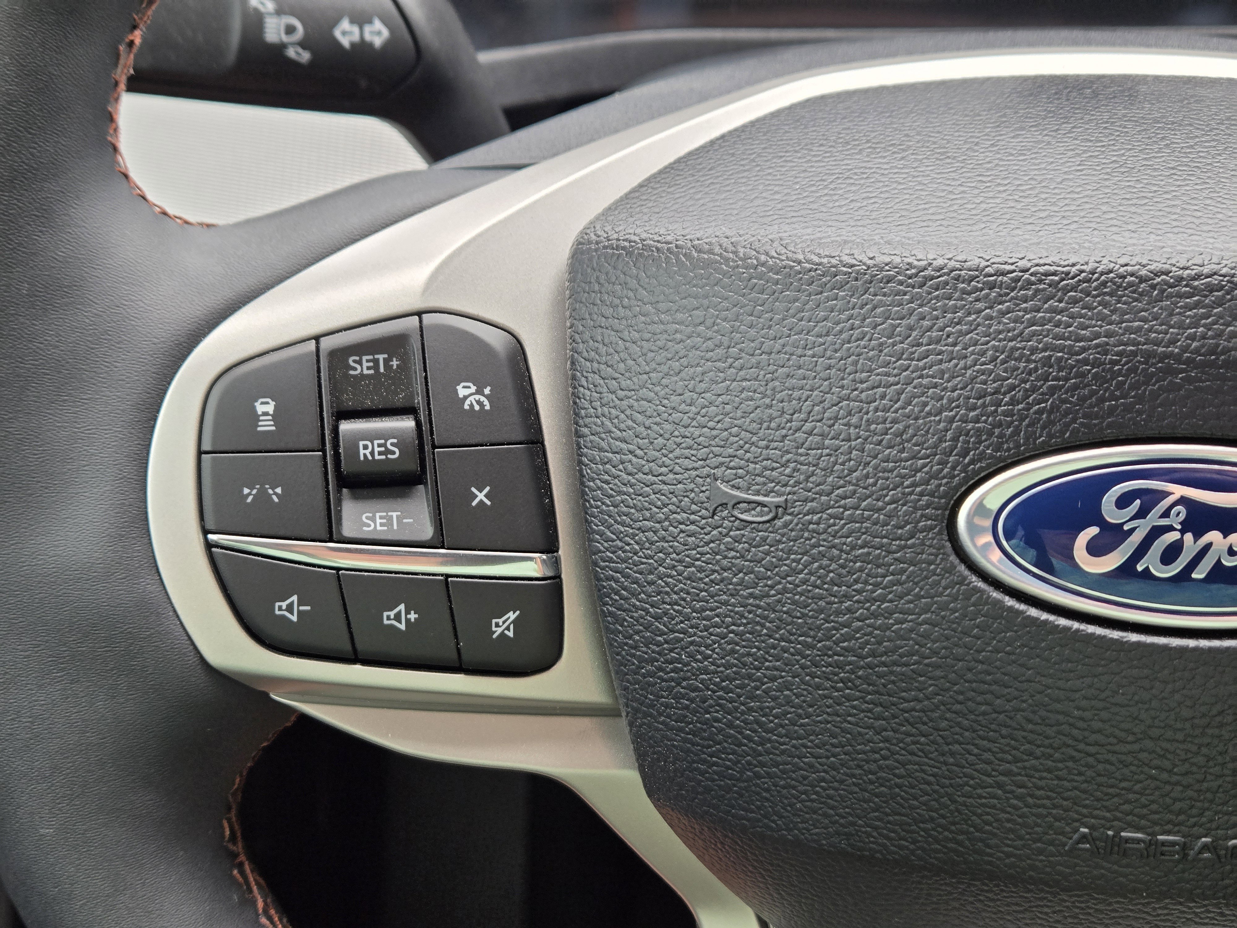 New 2026 Space White Metallic FORD Active image 24