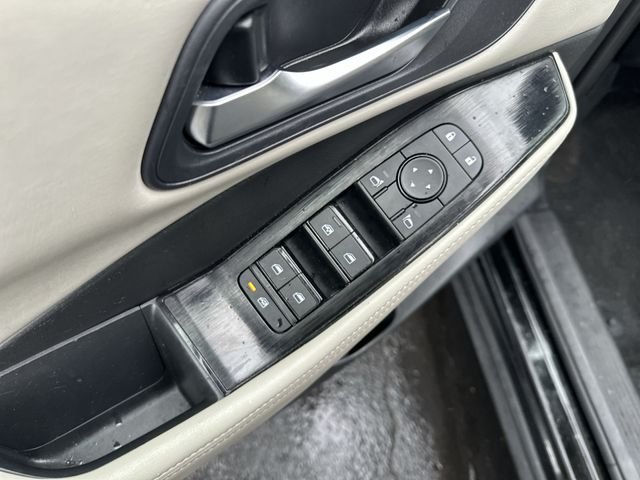 2025 Nissan Rogue SV - Photo 17
