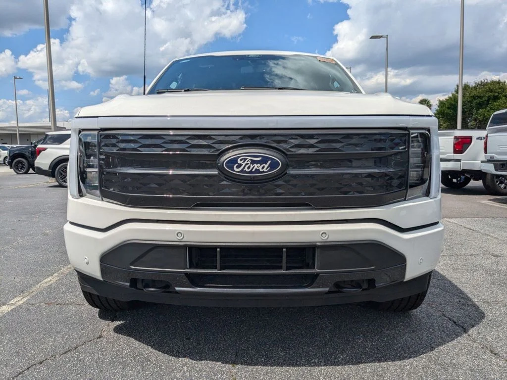 2025 Ford F-150 Lightning Platinum - Photo 9