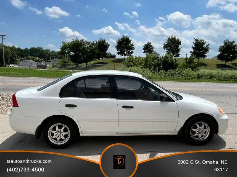 Used 2001 White Honda LX Sedan 4D image 7