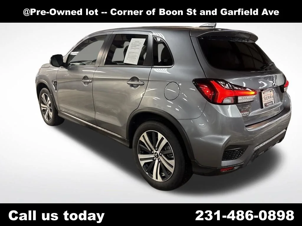 Used 2025  Mitsubishi 2.0 SE image 3