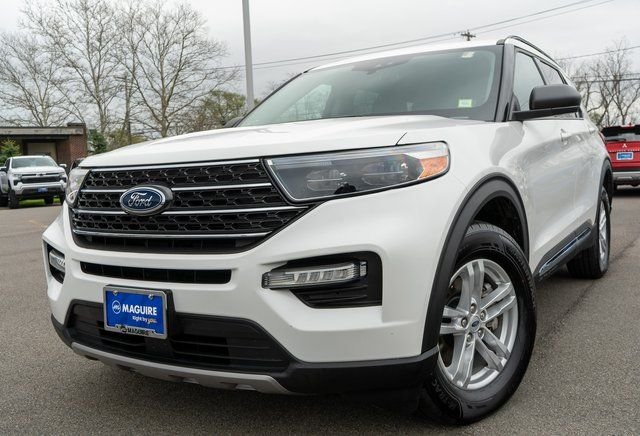 Used 2022 White Metallic Ford XLT image 1