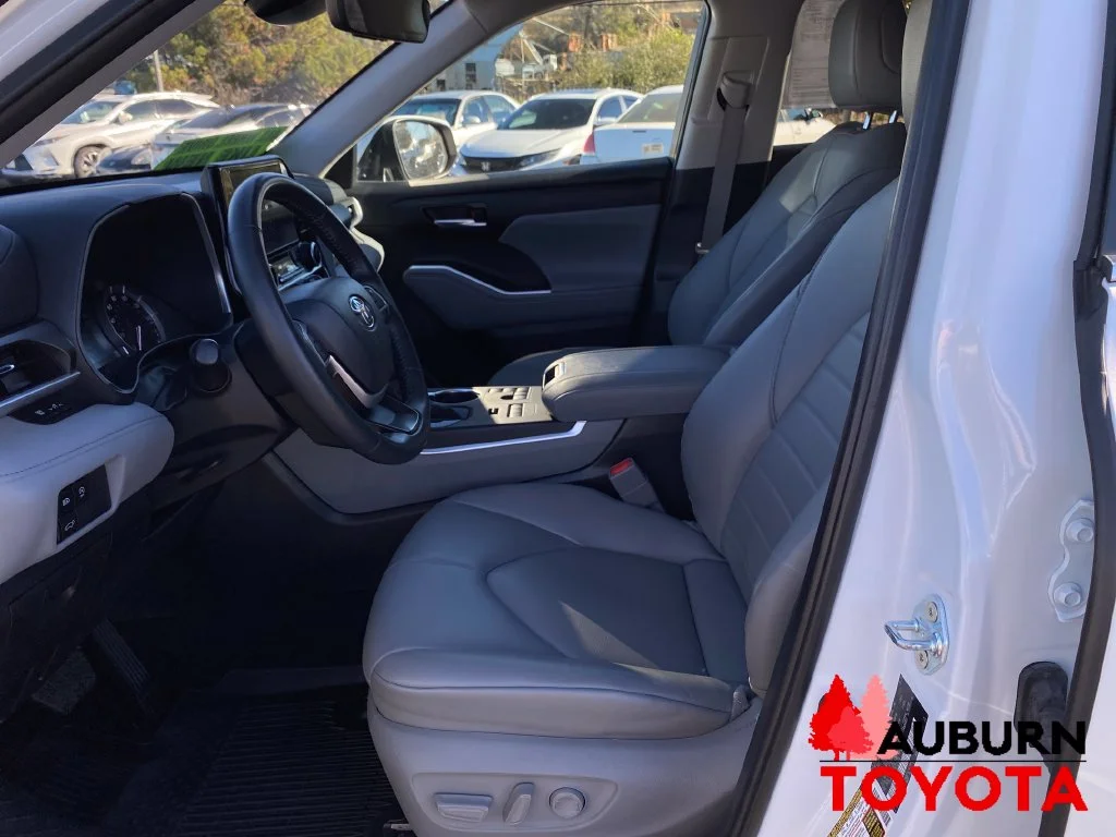 Used 2024 Wind Chill Pearl Toyota XLE image 11