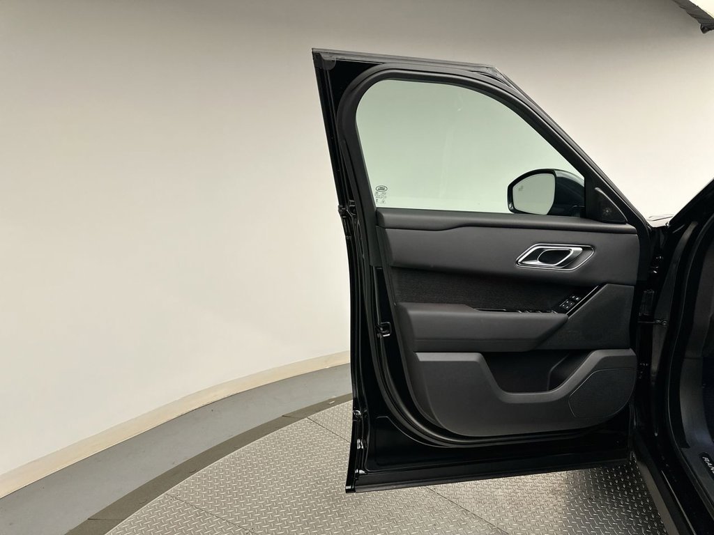 Used 2026 Santorini Black Metallic Land Rover Dynamic SE image 8